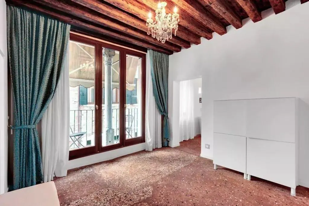 Ca' Giorgia Venice Apartment With Balcony 0*,  איטליה